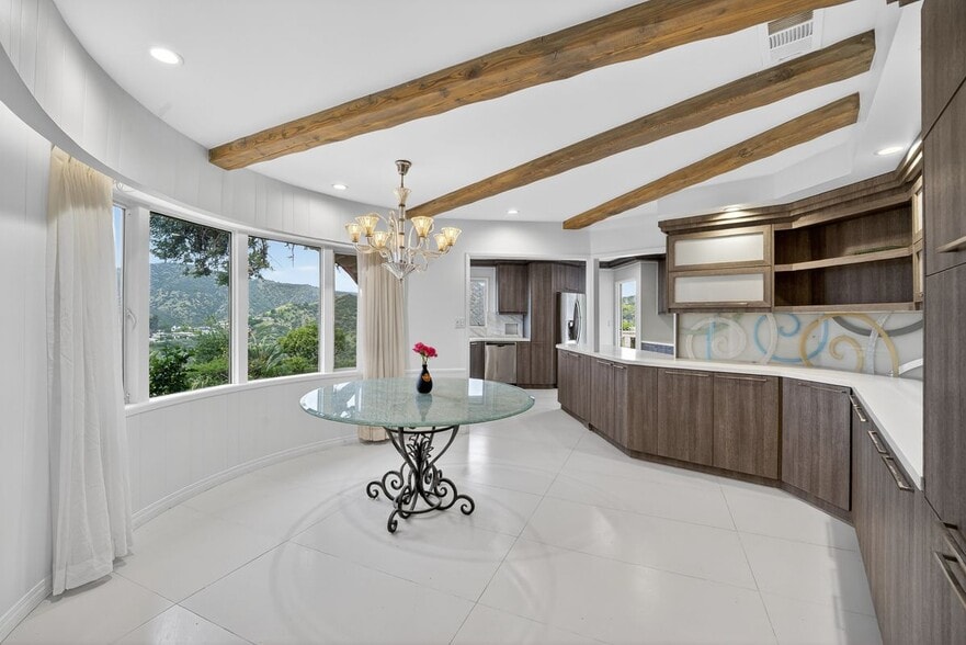 Building Photo - 935 Linda Flora Dr