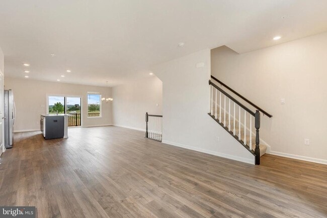 Building Photo - 572 Union St