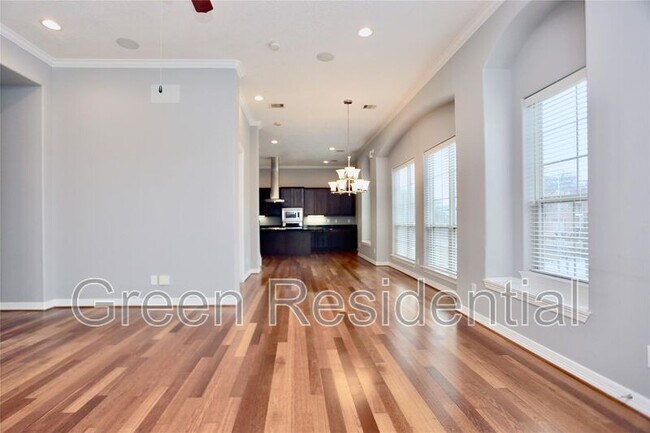 Building Photo - 114 Heights Blvd