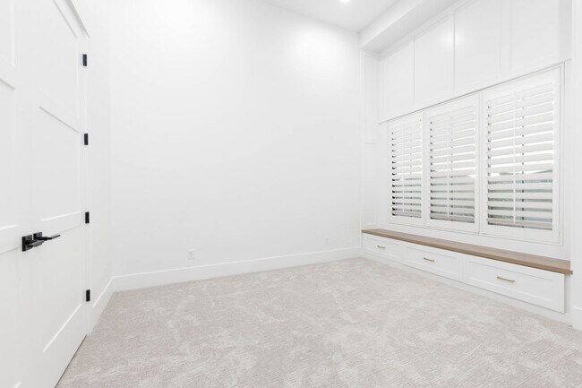 Building Photo - Gorgeous single story with RV Garage in Majestic Fields