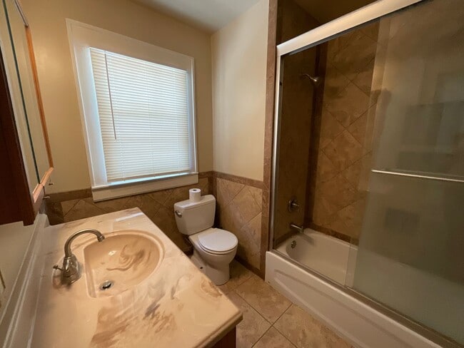 Building Photo - 1238 E Page St