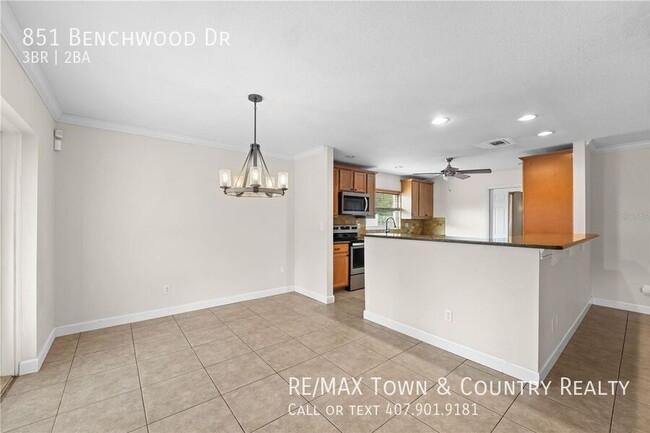 Building Photo - 851 Benchwood Dr