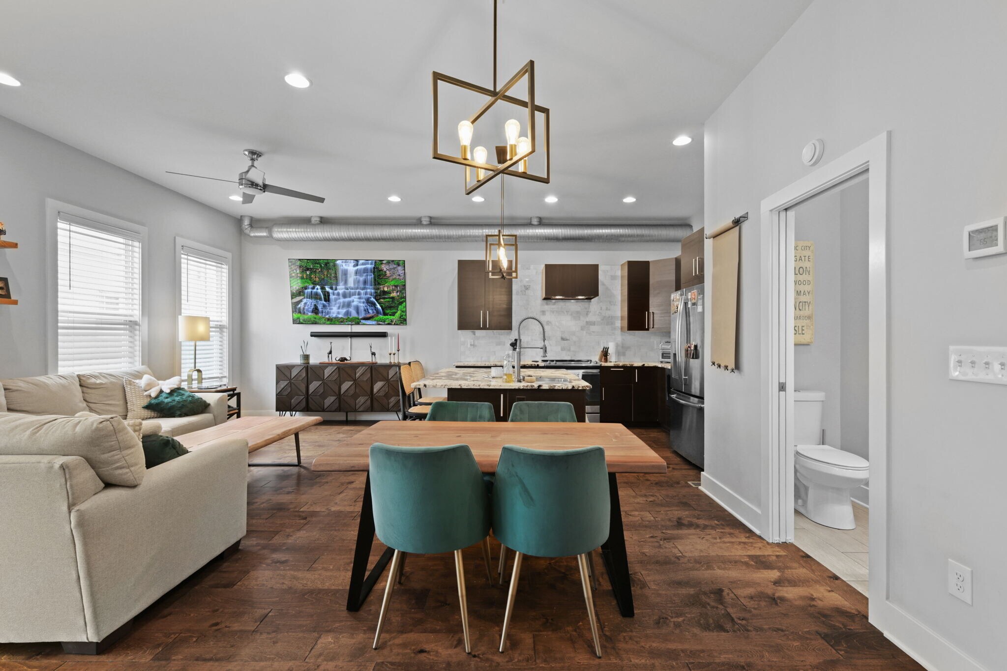 Building Photo - 2464 Broadway St