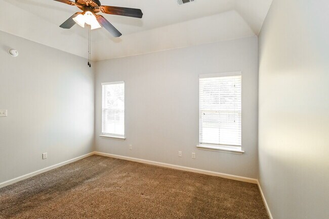 Building Photo - 2639 Cherry Tree Dr