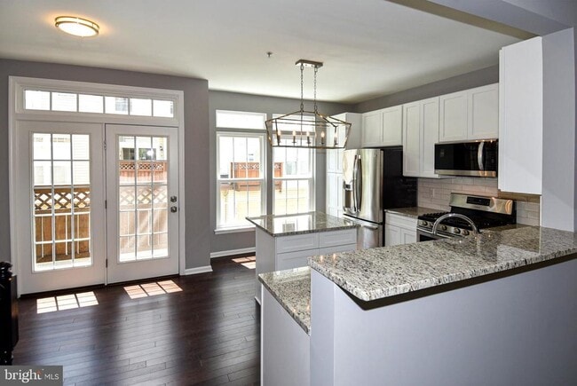 Building Photo - 990 Harrison Cir