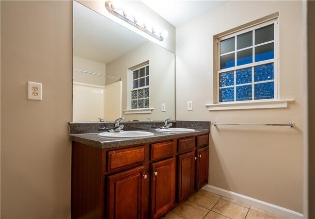 Building Photo - 1188 Ira St SW