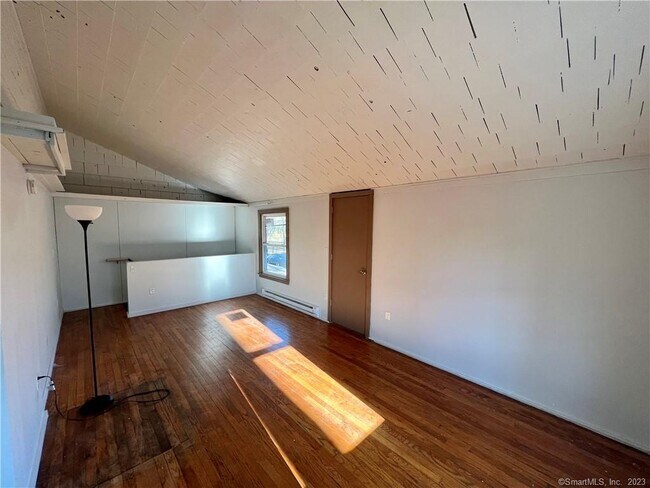 Building Photo - 39 Waterbury Rd