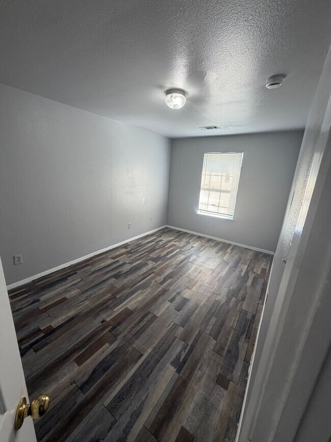 Building Photo - 5104-5106 Chapman St