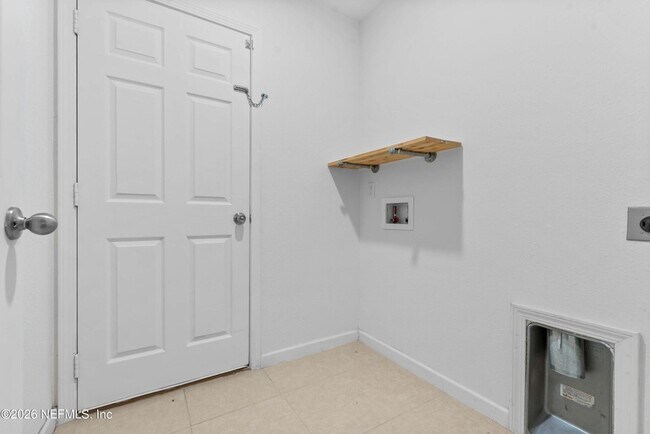Building Photo - 8704 Lake George Cir W