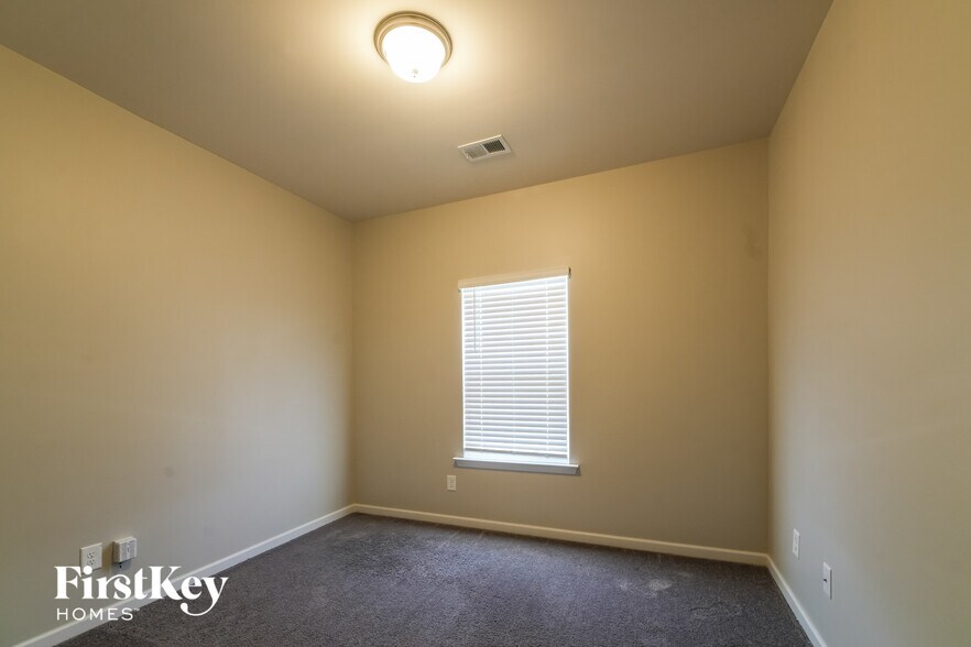 Building Photo - 8 Stadelman Ct