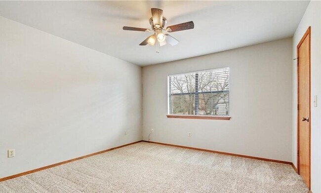 Building Photo - Townhome 2 Blocks from Downtown Siloam