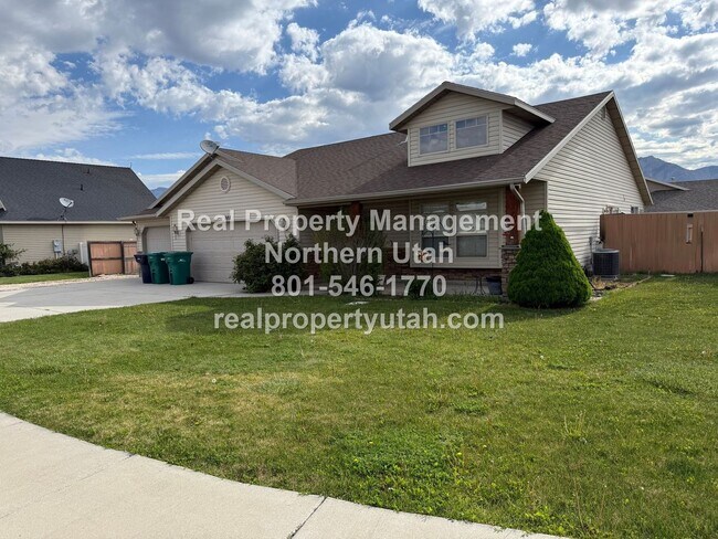 Building Photo - 3 Bedroom 2 Bath Home Now Available!