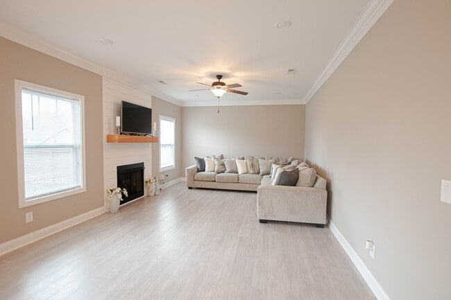 Building Photo - Pet Friendly Four Bedroom!