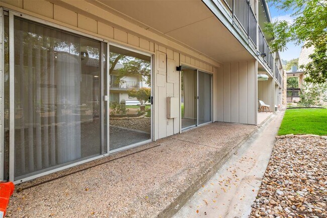 Building Photo - 500 E Riverside Dr