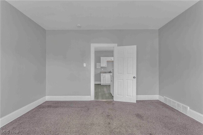 Building Photo - 3652 E 153rd St