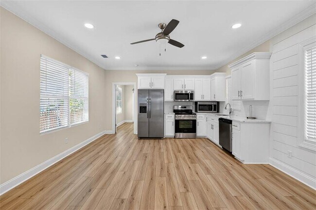 Building Photo - 204 Palm St