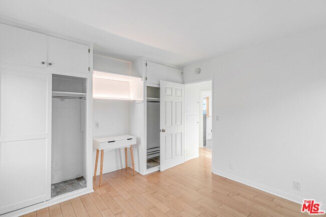 Building Photo - 1352 Ocean Park Blvd