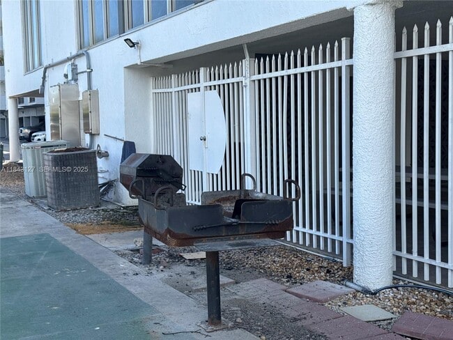 Building Photo - 3545 NE 166th St