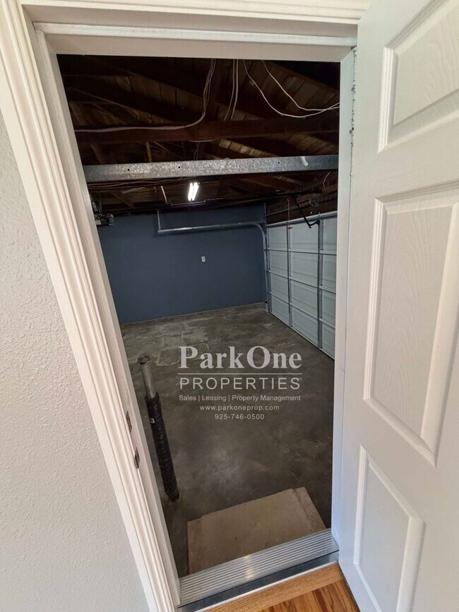Building Photo - 5098 Black Oak Rd