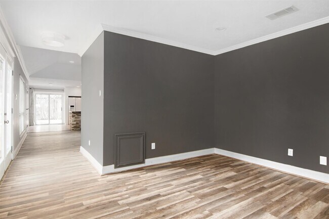 Building Photo - 2319 Anthony Ln
