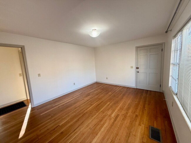 Building Photo - Charming 2-Bedroom Apartment in Decatur, A...