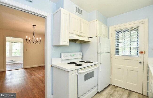 Building Photo - 6123 Wynnwood Rd