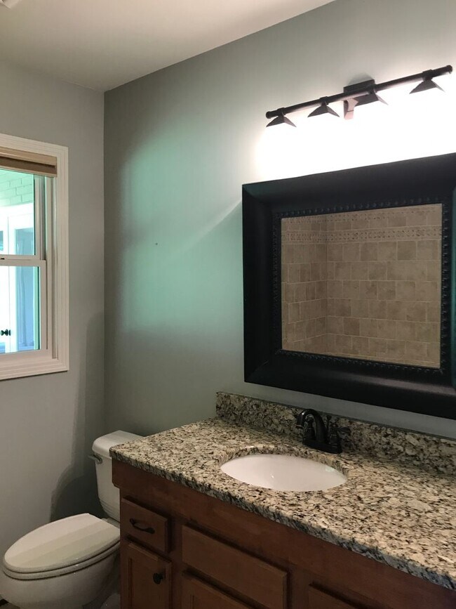 Building Photo - Meticulously Maintained Home in West Meade
