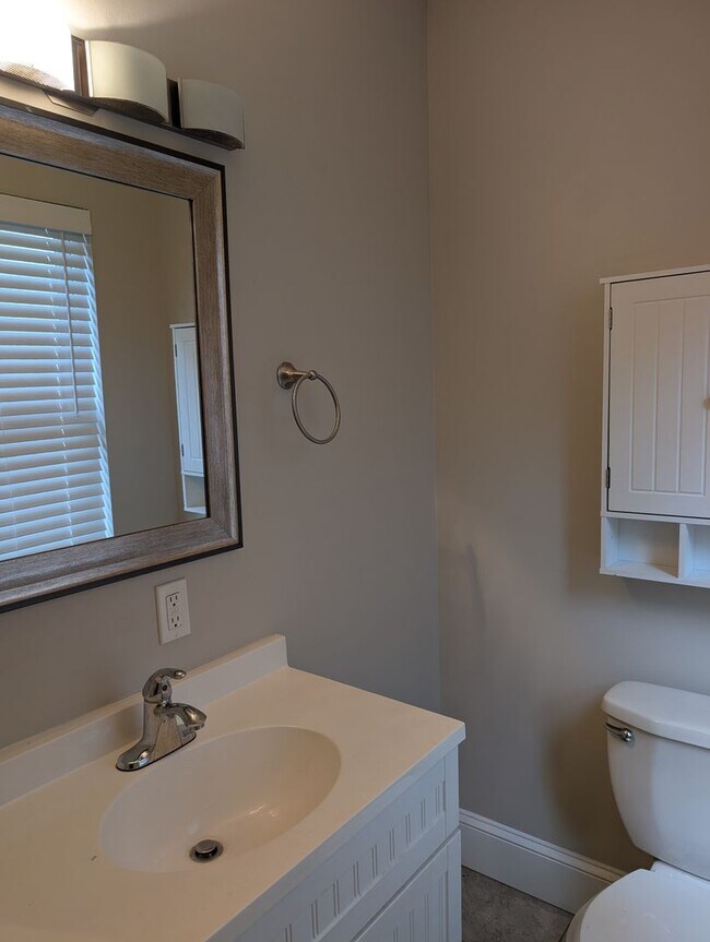 Building Photo - 2484 W 10th St