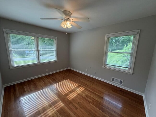 Building Photo - 412 Fielding Ln SW
