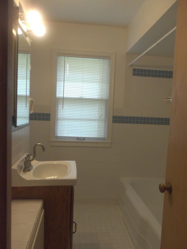 Building Photo - Engaging Cape Cod In An In-town Location!