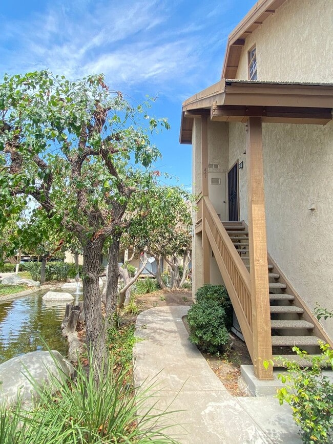 Building Photo - Attn Irvine!  Remodeled Upper 2 bed, 2 bath condo
