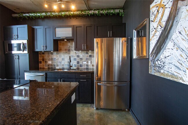 Building Photo - 2000 Bagby St