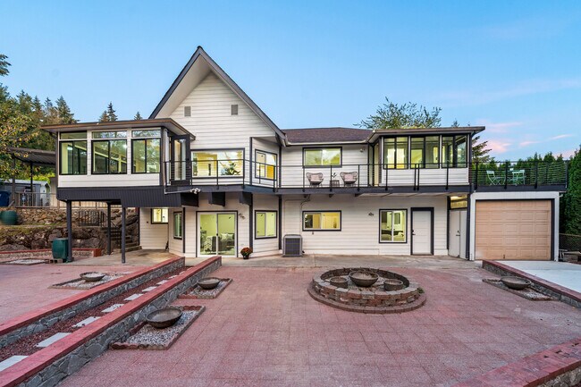 Building Photo - 130 SW 194th St