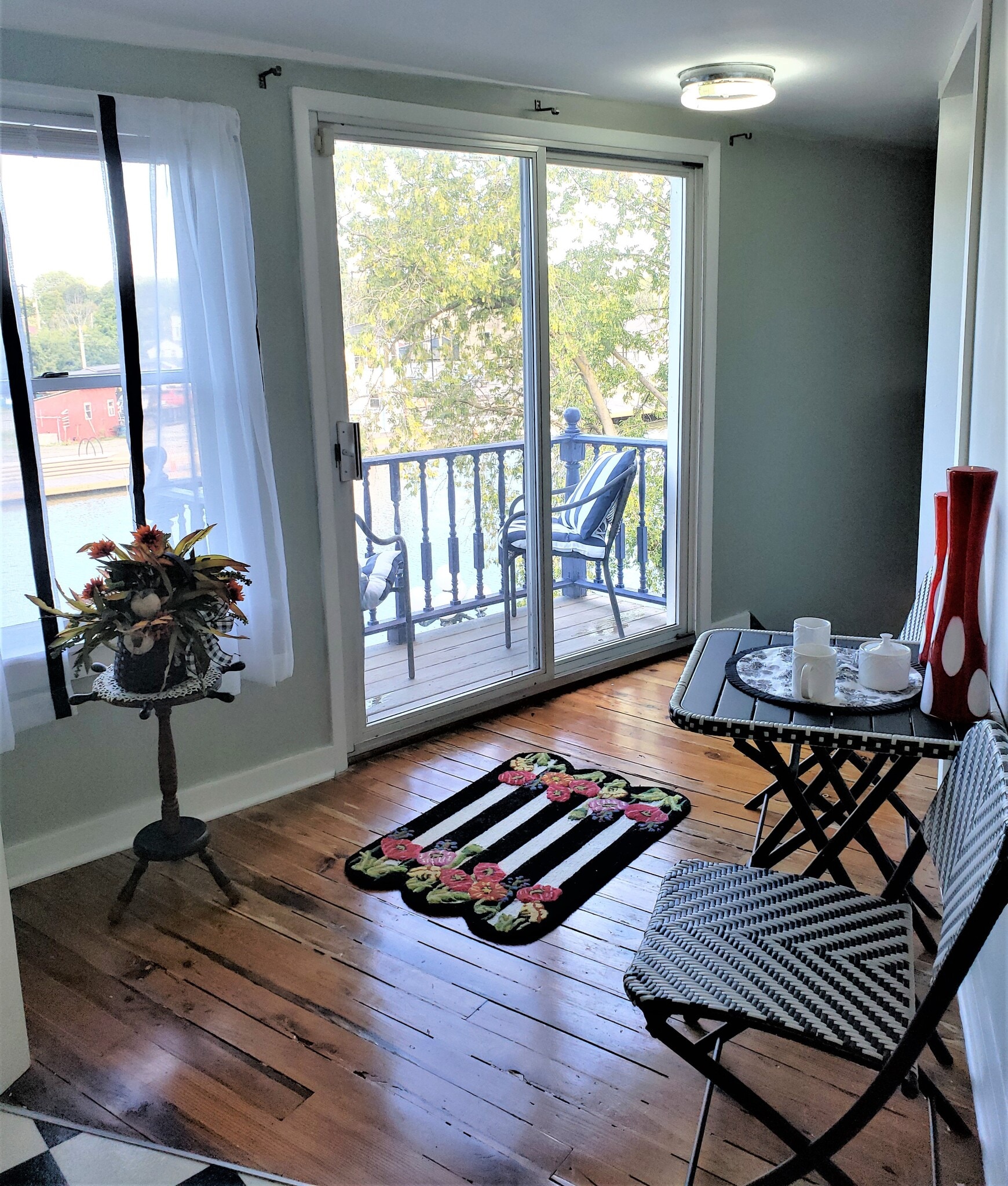 Hall coming into property with mini table for early morning coffee with a view - 20 Roselawn Ave