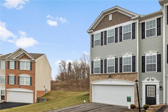 Building Photo - 2858 Canterbury Dr