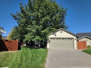 Building Photo - Rent Special $500 off 1st mo's
