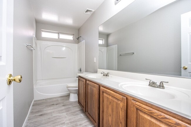 Building Photo - FANTASTIC 4BED/3 BATH SAN TAN HOME in RANCHO BELLA VISTA