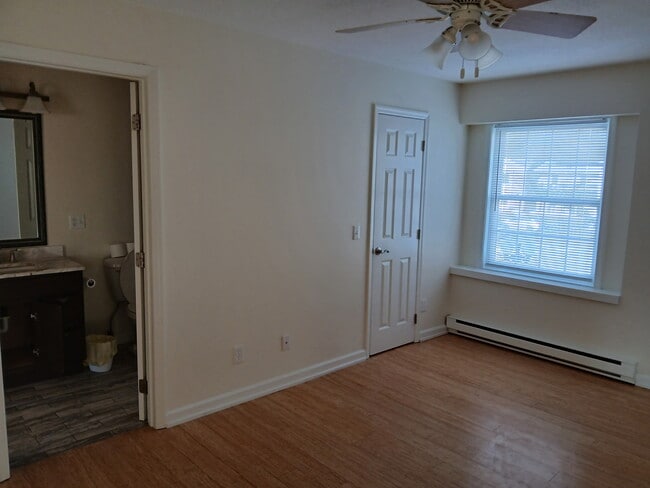 Building Photo - 126 Urbandale Pkwy