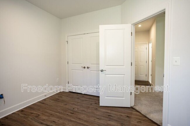 Building Photo - 9882 Hopkins Lp