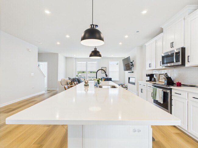 Building Photo - 642 Brookwood Glen Terrace