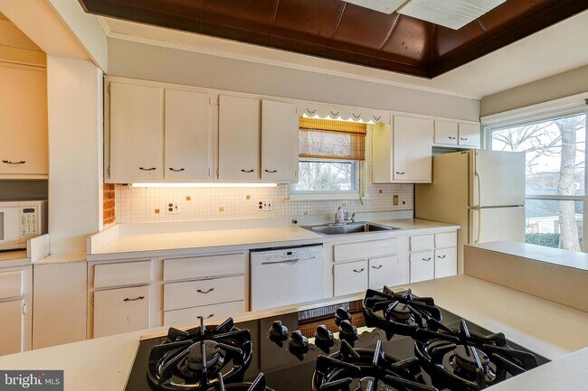 Building Photo - 2809 Pierpont St