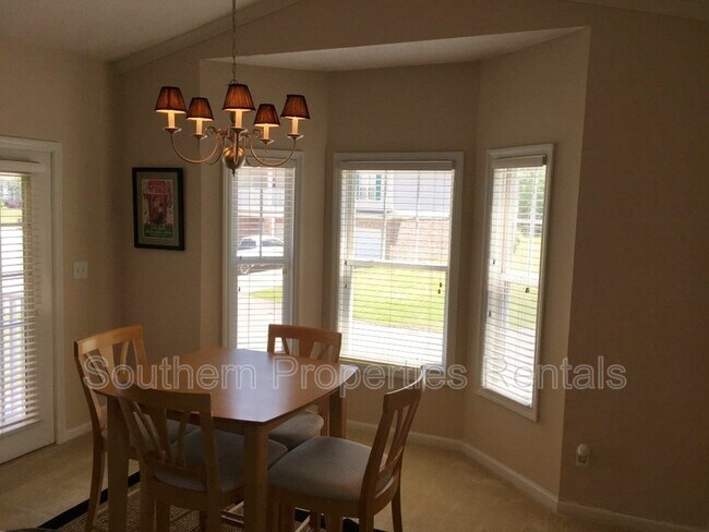 Building Photo - 522 Lionshead Rd