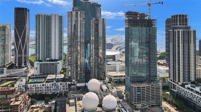 Building Photo - 851 NE 1st Ave