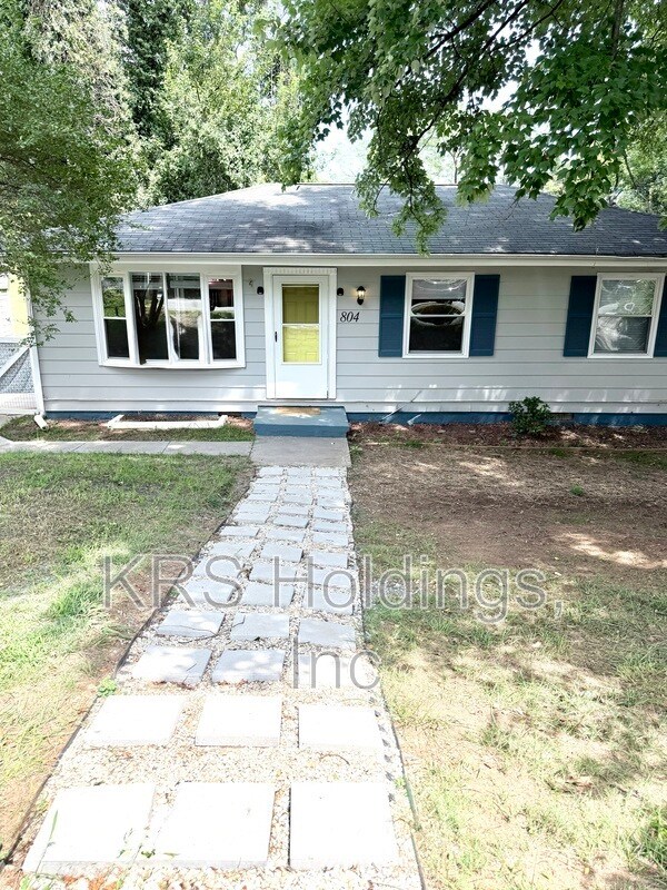 Building Photo - 804 Raymond Rd