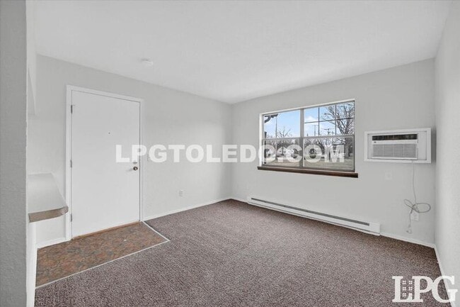 Building Photo - 1230 Bedford Woods Dr