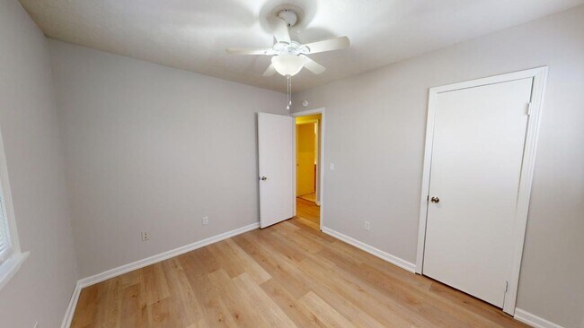 Building Photo - 3 BEDROOMS, 1 FULL BATHROOM + 2 CAR Carport Beautiful Single Family house available to show NOW f...