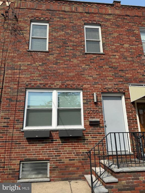 Building Photo - 2709 E Clearfield St