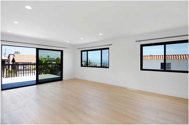 Building Photo - Lantern District Duplex!