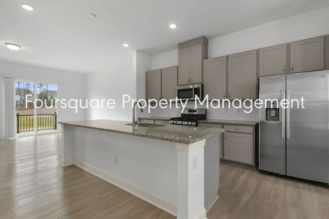 Building Photo - Spacious Townhome with Entry-Level Guest Suite, Washer/ Dryer Included, 2nd floor Balcony & 2-Car...