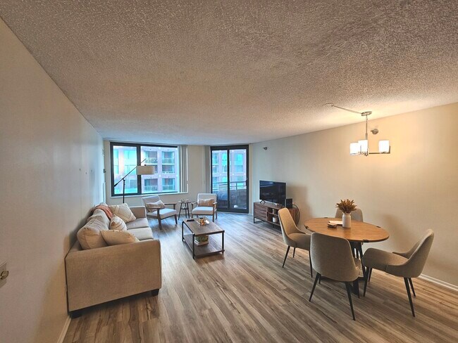 Building Photo - 440 N McClurg Ct